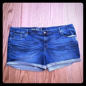 🌻 Ava&Viv Destressed Midi Shorts